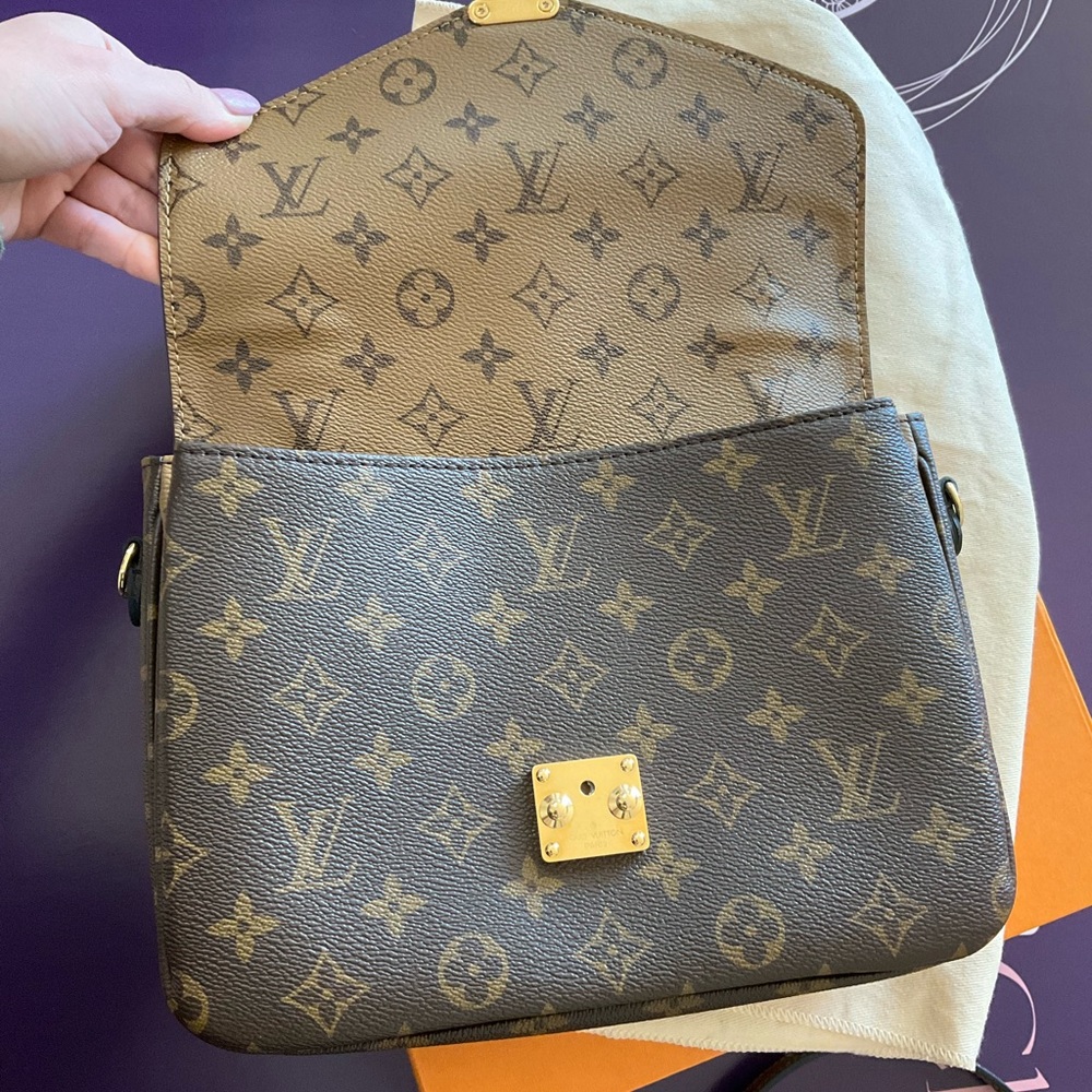Sold Louis Vuitton Reverse Monogram Pouchette Métis - Picture 8 of 16